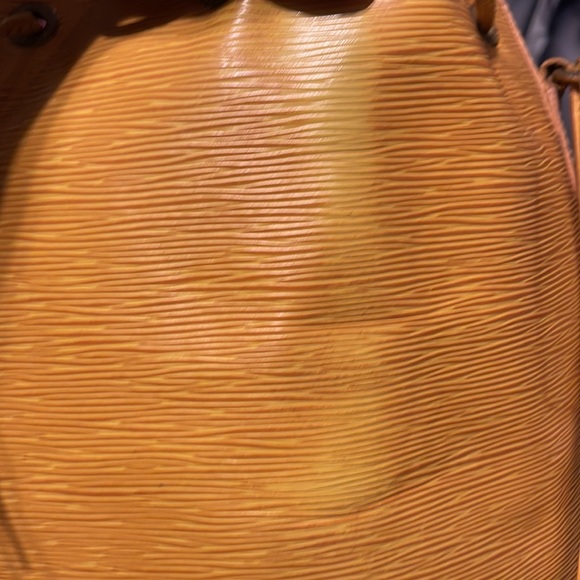 1994 Louis Vuitton Epi Noe Yellow (Authentic) - Picture 5 of 12